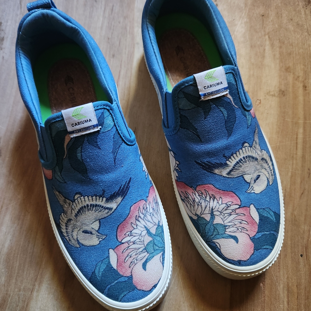 NWOT Cariuma Blue Bird Floral Sneakers